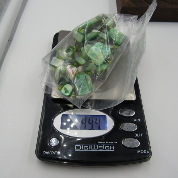 22" Dyed Green Shell Necklace Vintage Costume - Picture 4 of 4